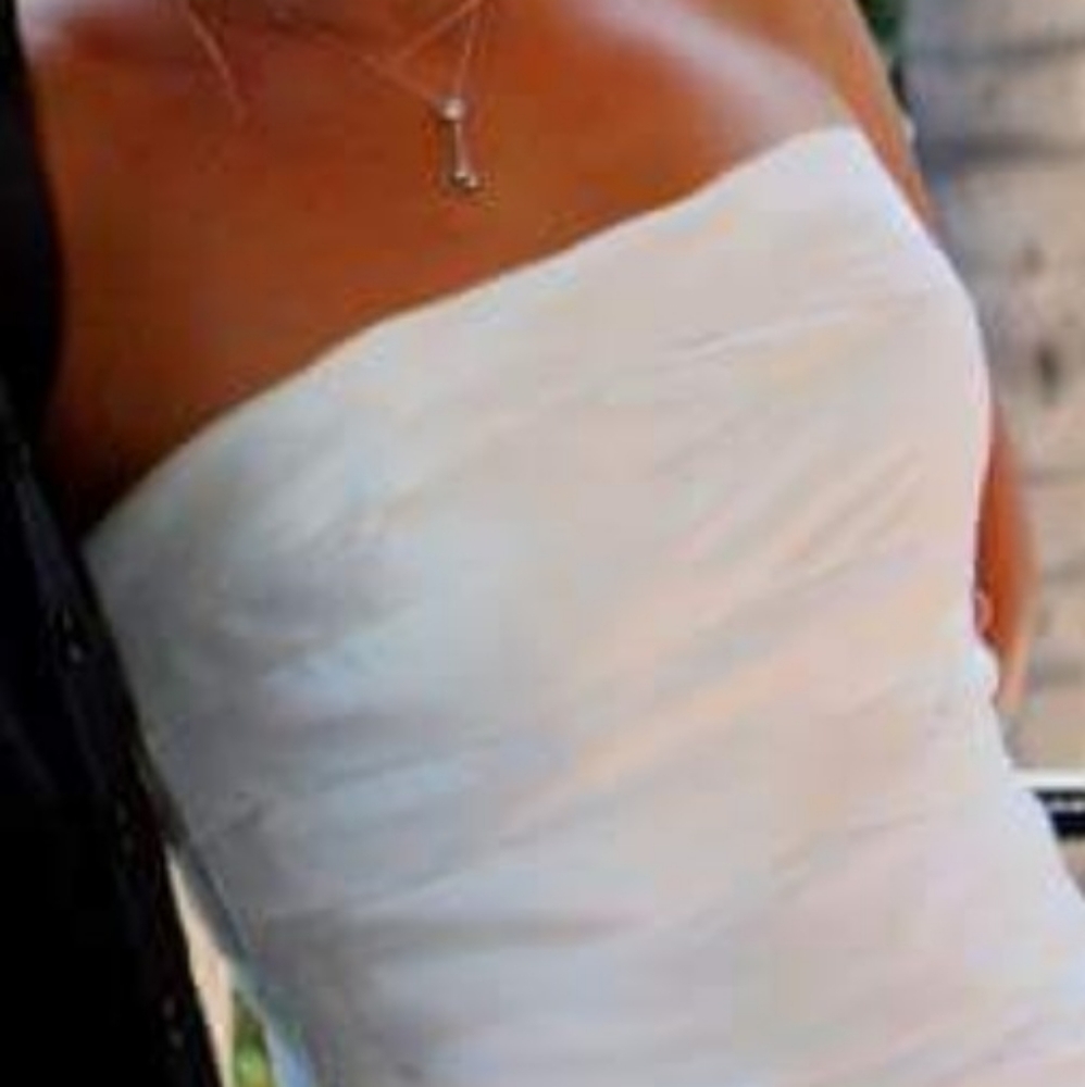 Strapless tiered wedding dress size 8. Fits like a 6